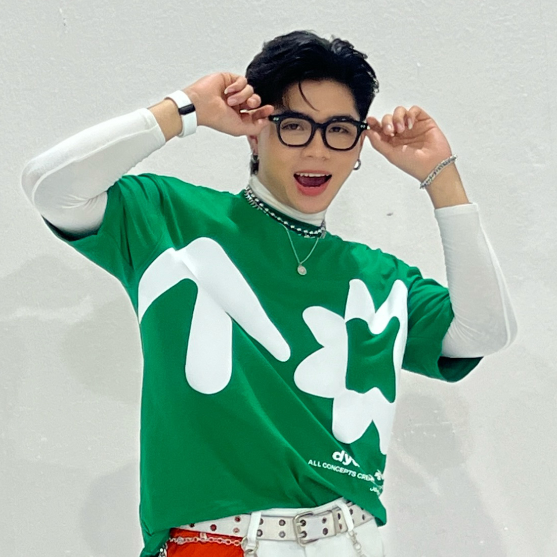 Nghệ sĩ 2